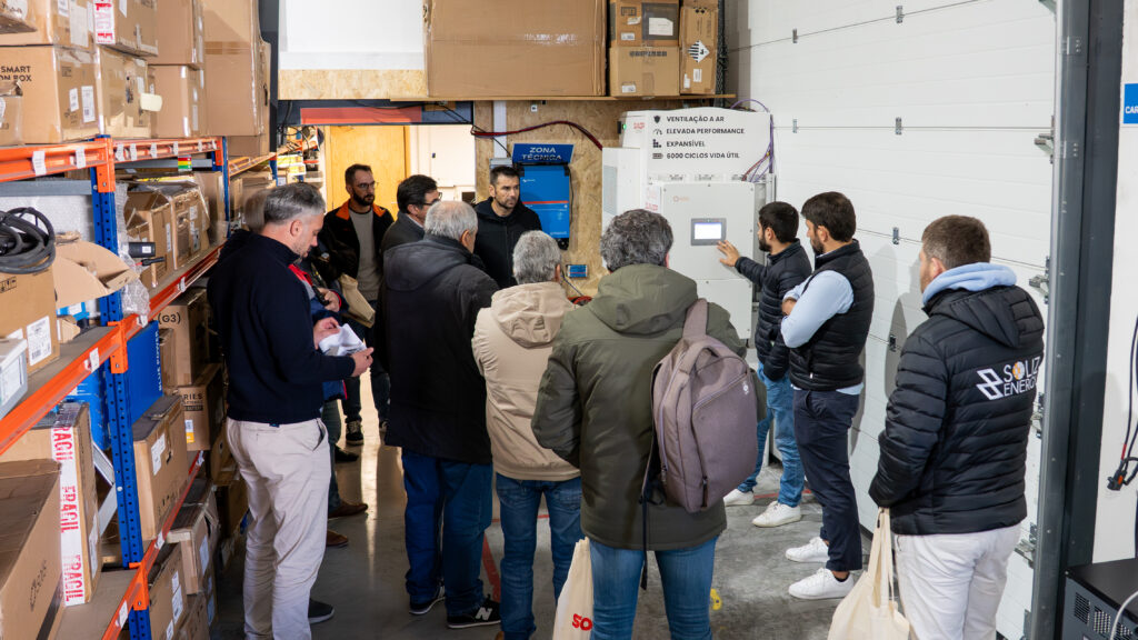 Evento Power Up, da Solarshop. 
Solução para projetos C&I - Oasis, do parceiro Sunwoda