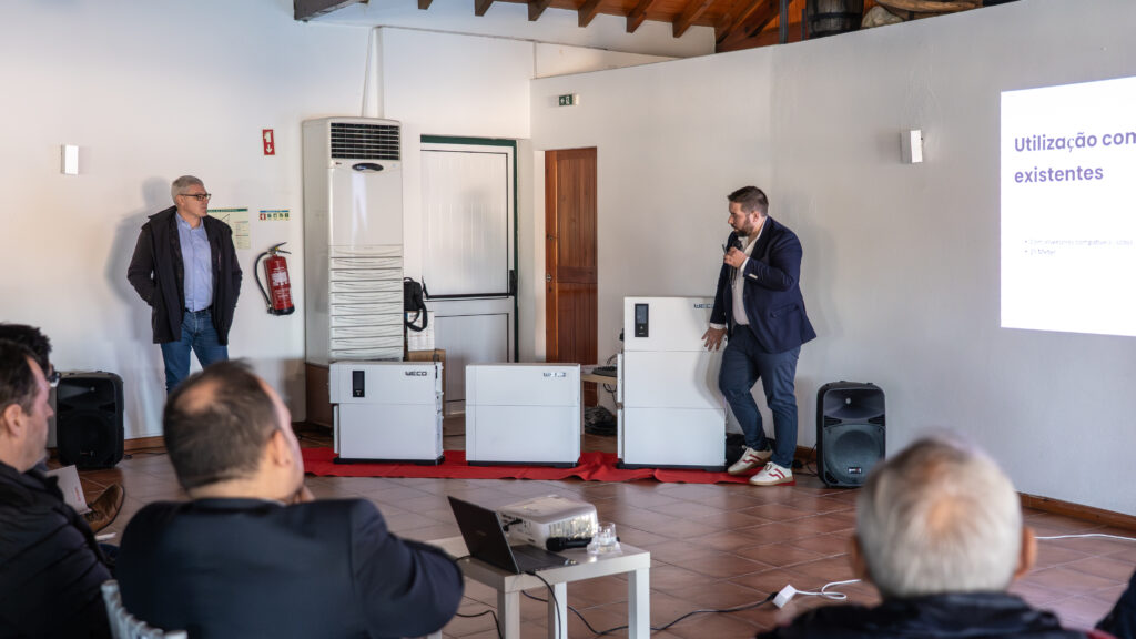 Inversor All in one Weco 5K0 Smart - Apresentação na Solarshop, evento Power up.
Armazenamento de energia.